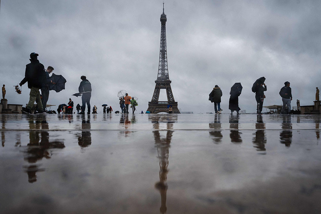 Menara ikonik Prancis, Eiffel ditutup untuk hari keempat pada hari Kamis, 22 Februrari 2024, karena para karyawan memperpanjang pemogokan terhadap pengelolaan monumen tersebut.