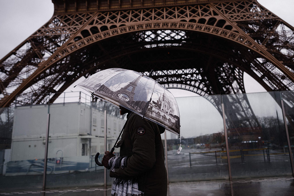 Penghentian di salah satu lokasi wisata paling terkenal di dunia ini merupakan yang kedua dalam dua bulan terakhir sebagai protes atas apa yang dikatakan serikat pekerja sebagai kurangnya investasi.