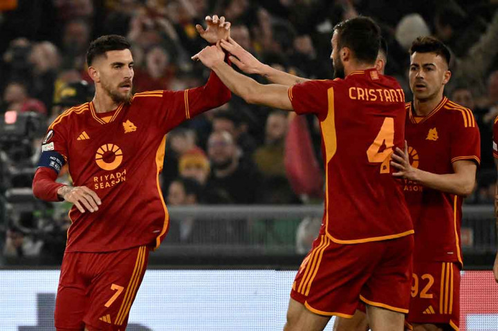Sepuluh menit berselang, Lorenzo Pellegrini membuat suporter Olimpico kembali bersorak. 