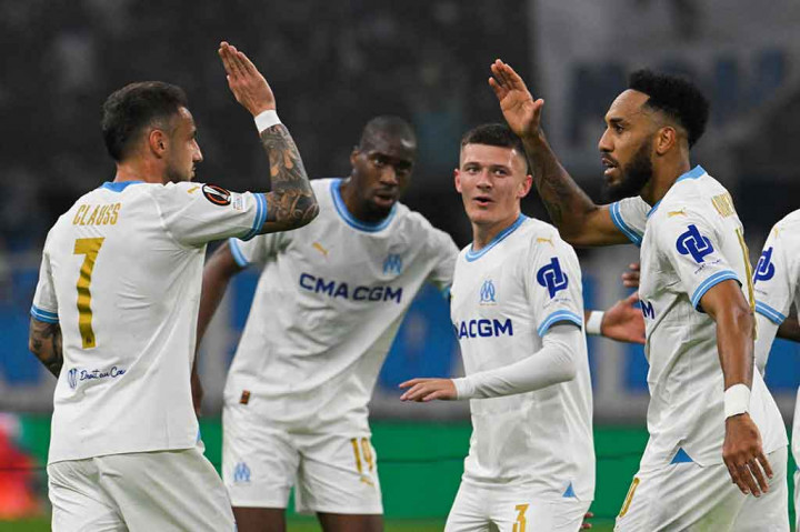 Kapten timnas Gabon berusia 34 tahun itu mencetak 31 gol saat memperkuat beberapa klub, antara lain 14 gol bersama Arsenal, delapan gol untuk Borussia Dortmund, dua gol saat berseragam Barcelona, dan tujuh gol untuk Marseille.