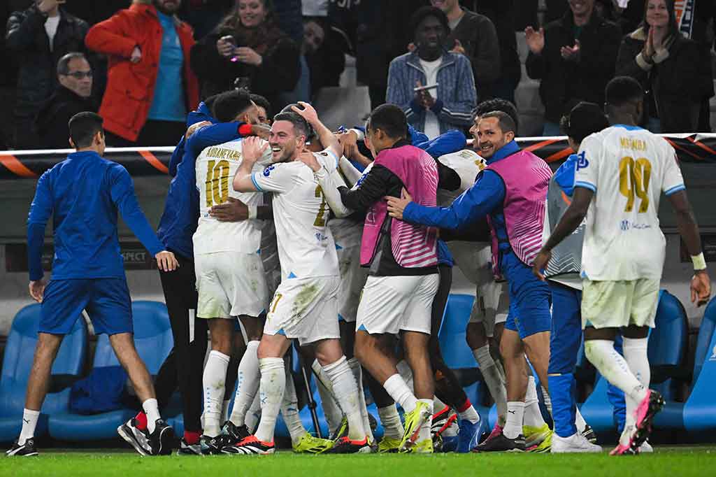 Untuk kompetisi Liga Europa musim ini, Aubameyang juga menjadi pencetak gol terbanyak dengan tujuh gol, diikuti penyerang AS Roma Romelu Lukaku dan gelandang Brighton Joao Pedro dengan enam gol.