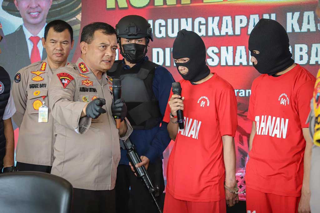 Atas aksi kejahatan mereka, keempat tersangka diancam pasal 112 ayat (2), pasal 114 ayat (2) dan pasal 132 ayat (1) UU RI No 35 Tahun 2009 Tentang Narkotika dengan ancaman hukuman pidana Mati, pidana penjara seumur hidup, atau pidana penjara paling singkat 6 (enam) tahun dan paling lama 20 (dua puluh) tahun dan pidana denda maksimum sebagaimana dimaksud pada ayat (1) ditambah 1/3 (sepertiga).