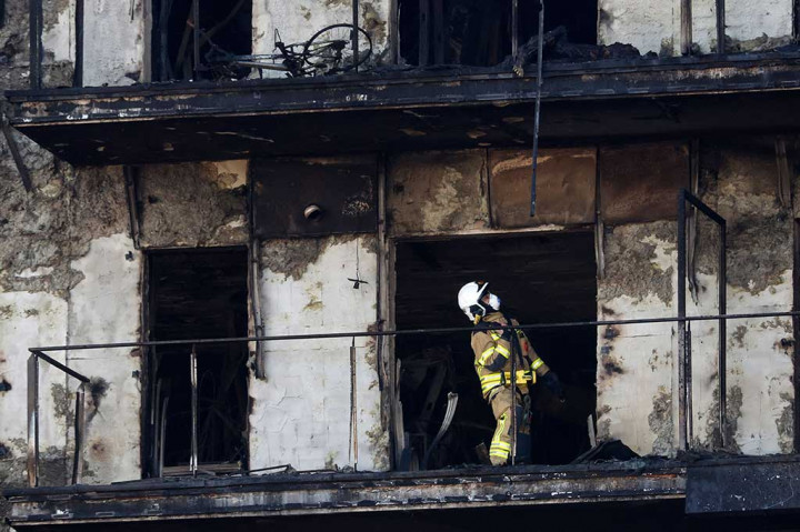 Hingga kini petugas pemadam kebakaran masih mencari korban-korban yang belum ditemukan. Pihak berwenang, yang menyatakan tiga hari berkabung, mengatakan tidak jelas apakah ada lebih banyak orang yang hilang. Dan mereka tidak memberikan indikasi langsung mengenai penyebabnya.