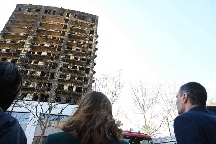 Perdana Menteri Pedro Sanchez mengunjungi tempat kejadian. Ia mendorong masyarakat untuk menunjukkan empati, kasih sayang dan solidaritas terhadap para korban, dengan keluarga mereka, dengan mereka yang masih belum tahu persis apa yang telah terjadi kepada orang-orang yang mereka cintai.