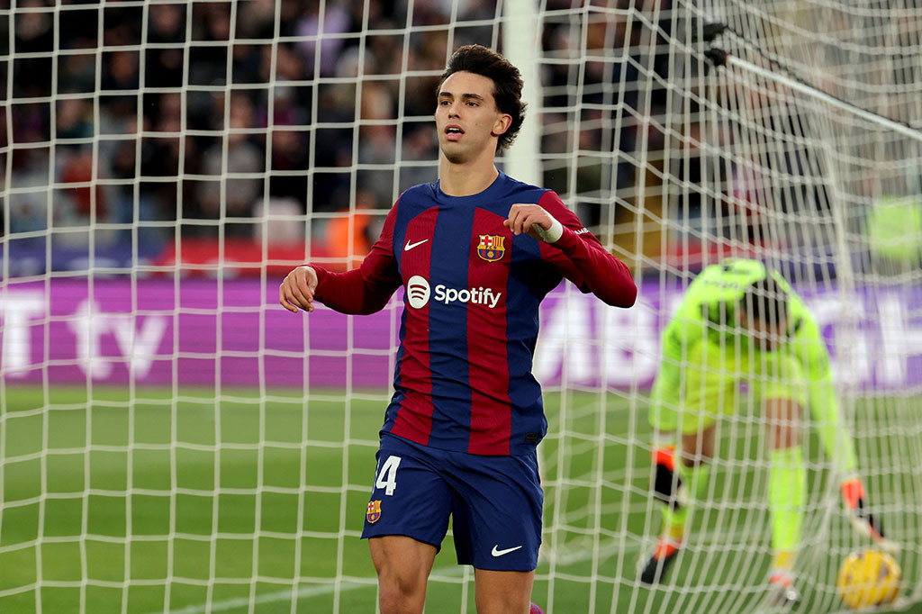 Barca baru bisa menambah skor pada menit ke-53. Joao Felix mencatatkan namanya di papan skor setelah menuntaskan umpan Andreas Christensen.