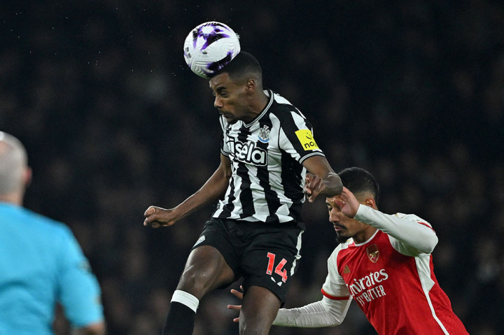 Unggul empat gol membuat Arsenal menurunkan intensitas pertandingan. Newcastle memanfaatkan momentum ini untuk mengembangkan permainan. Hasilnya, Newcastle berhasil mencetak gol hiburan pada menit ke-84 lewat usaha mantan pemain Arsenal, Joe Willock. Willock berhasil menemukan celah di lini belakang Arsenal untuk menyundul umpan silang Dan Burn yang menggetarkan gawang David Raya.
