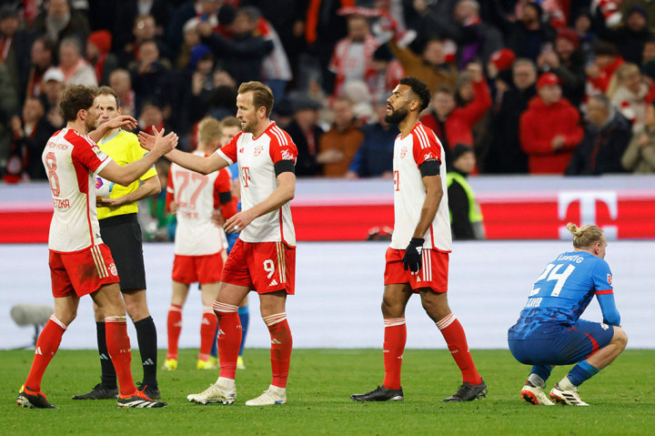 Gol kedua Bayern tercipta di masa injury time atau menit ke-90+1. Pemain pengganti Eric Choupo-Moting berperan dalam terjadinya gol Harry Kane. Umpan tarik Choupo-Moting kepada Kane diselesaikan dengan tendangan voli kaki kiri yang menaklukkan kiper RB Leipzig, Blaswich. Bayern kembali unggul dengan kedudukan 2-1 sekaligus memenangi pertandingan. 