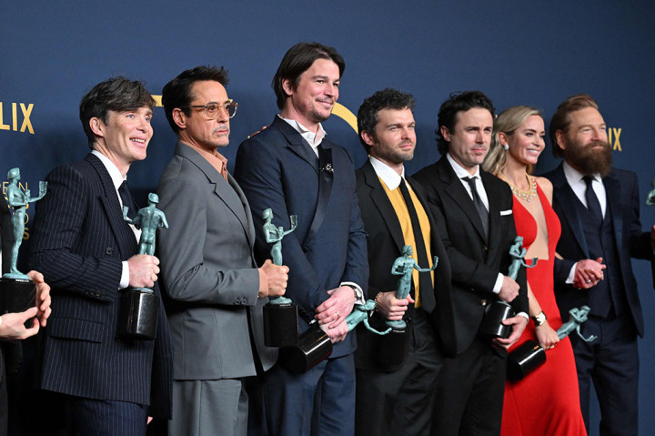 Para artis papan atas Hollywood berkilauan di bawah sinar matahari Los Angeles pada hari Sabtu, 24 Februari 2024 saat mereka tampil di karpet merah untuk Screen Actors Guild Awards, pesta serikat pekerja mereka yang paling berpengaruh tahun ini.