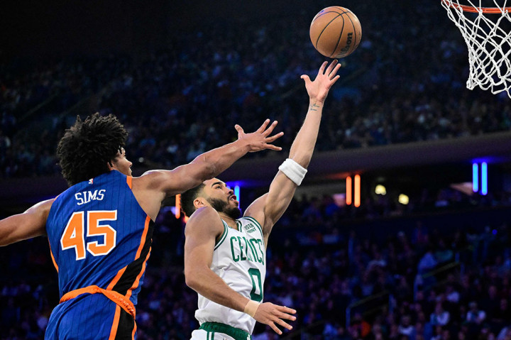 Celtics meningkatkan rekor terbaik NBA menjadi 45-12 dan meningkatkan rekor kemenangan beruntun mereka ke level tertinggi musim ini sekaligus memperpanjang keunggulan Wilayah Timur mereka atas tim peringkat kedua Cleveland menjadi delapan pertandingan.