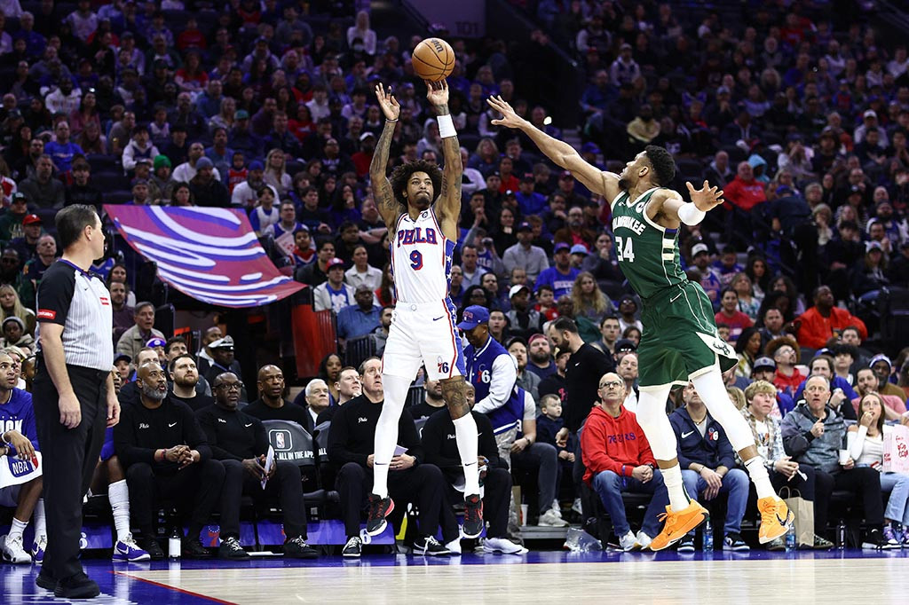 Milwaukee memperbaiki statistik menang-kalahnya menjadi 37-21 untuk menduduki peringkat ketiga klasemen Wilayah Timur.