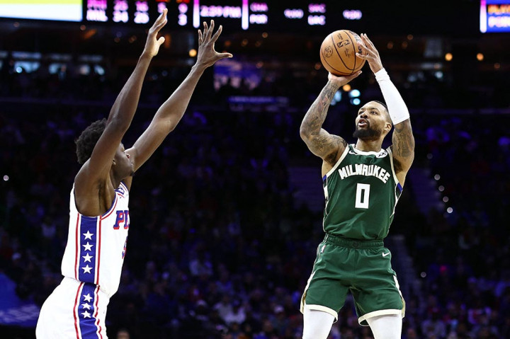 Damian Lillard mempersembahkan 24 poin, sembilan assist, dan tujuh rebound, sementara Malik Beasley menyumbangkan 20 poin untuk Bucks dengan memasukkan 43 dari 79 lemparannya.