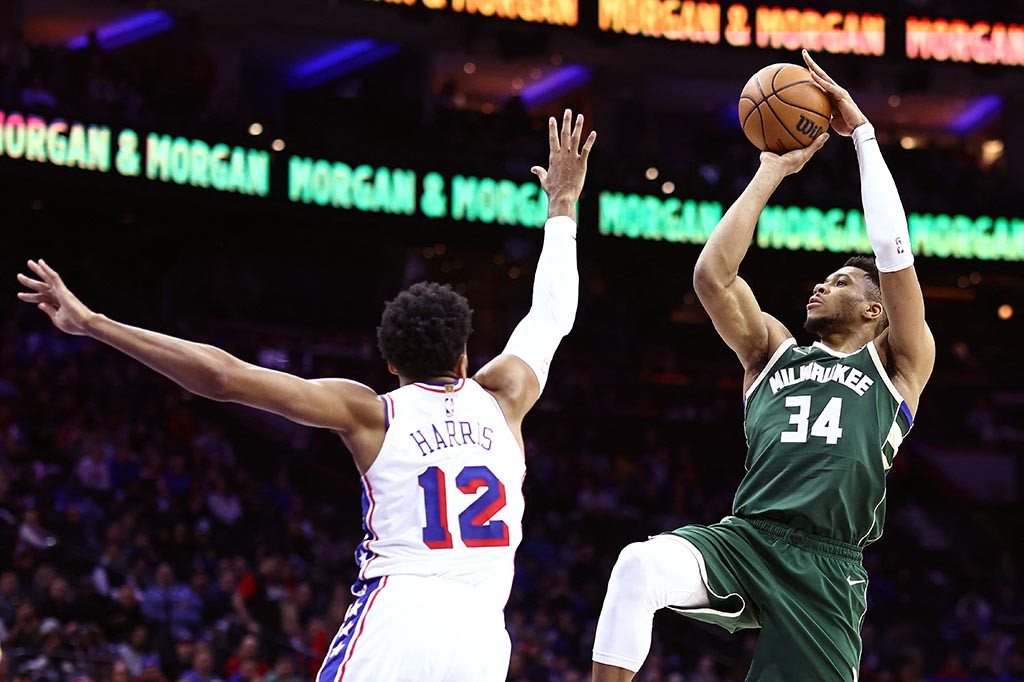 Giannis Antetokounmpo mencetak 30 poin, 12 rebound, dan sembilan assist saat memimpin Milwaukee Bucks tampil dominan untuk menghempaskan Philadelphia 76ers dengan skor 119-98 dalam laga NBA di Philadelphia pada Minggu, 25 Februari 2024 waktu setempat.