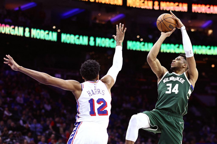 Giannis Antetokounmpo mencetak 30 poin, 12 rebound, dan sembilan assist saat memimpin Milwaukee Bucks tampil dominan untuk menghempaskan Philadelphia 76ers dengan skor 119-98 dalam laga NBA di Philadelphia pada Minggu, 25 Februari 2024 waktu setempat.