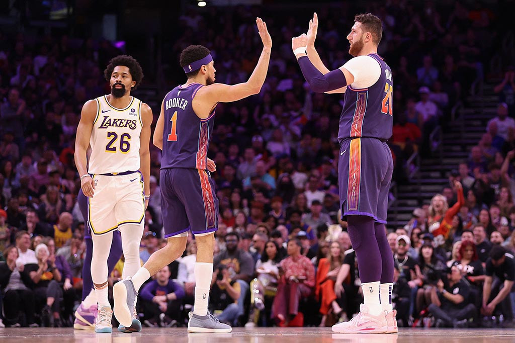 The Suns telah membangun skuad dengan julukan Big Three yang terdiri dari para pemain All-Star Kevin Durant, Devin Booker, dan Bradley Beal. Namun Beal melewatkan pertandingan keempat berturut-turut karena cedera hamstring kiri. Dia hanya bermain 30 dari 58 pertandingan tim musim ini karena berkali-kali cedera.