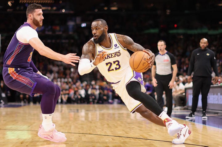 LeBron James memimpin Lakers dengan 28 poin melalui 12 dari 19 tembakan dan juga menyumbang 12 assist. Anthony Davis menyumbang 22 poin dan 14 rebound.