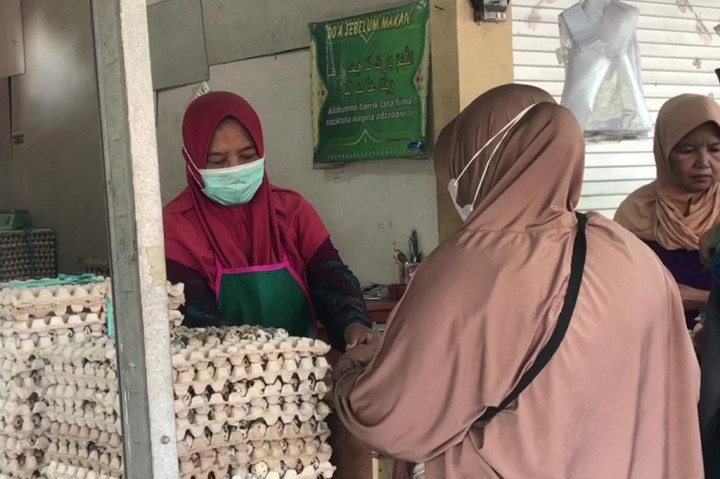 Sementara harga cabai merah keriting yang sebelumnya naik signifikan Rp90 ribu per kilogram, sudah turun menjadi Rp80 ribu per Senin.