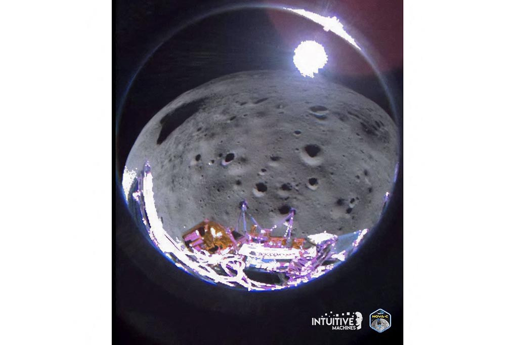 Odysseus yang tidak berawak, dibangun oleh Intuitive Machines yang berbasis di Houston, mengembalikan Amerika Serikat ke tetangga kosmik Bumi minggu lalu setelah absen selama lima dekade, yang merupakan yang pertama bagi sektor swasta.