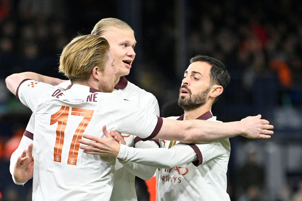 The Citizen sukses mencuri keunggulan saat laga baru berjalan tiga menit melalui gol Erling Haaland yang memanfaatkan umpan Kevin De Bruyne.