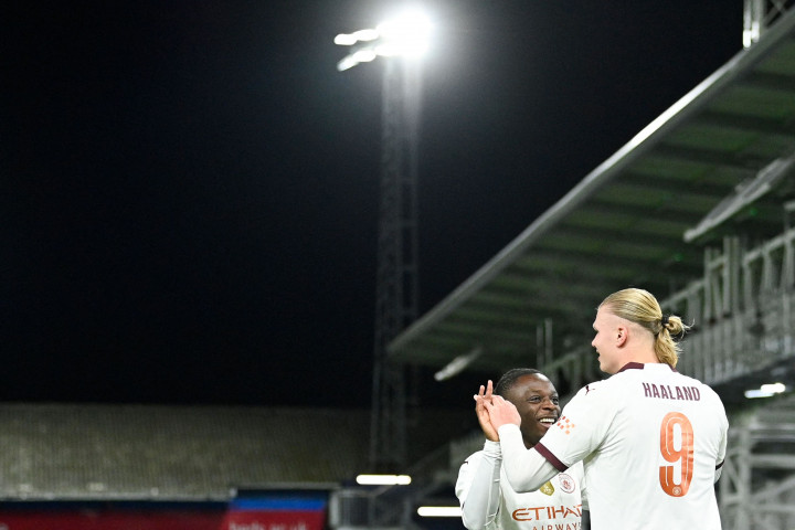 Haaland sukses mencatatkan hat-trick pada menit 40, lagi-lagi setelah menerima umpan De Bruyne dan membuat skor berubah menjadi 3-0 untuk keunggulan City.