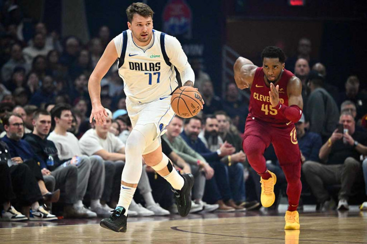 Dari Mavericks, Luka Doncic mencetak 45 poin dan 14 assist sehari sebelum ulang tahunnya yang ke-25. Dia juga menambahkan 9 rebound, kurang satu tangkapan bola pantul lagi untuk mencatat triple-double yang kesebelas musim ini.
