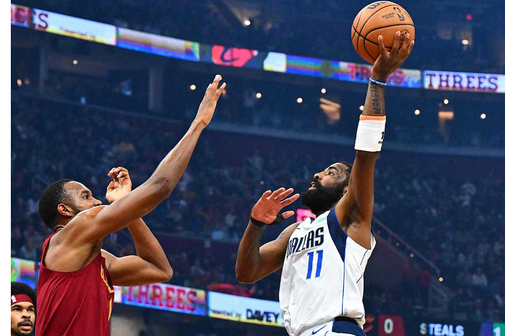 Kyrie Irving menambahkan 30 poin untuk Dallas yang kalah untuk kedua kalinya dalam 10 pertandingan.