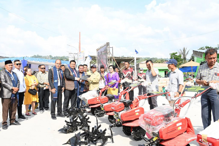 Wakil Bupati Samosir Martua Sitanggang mengutarakan penduduk Samosir 80 persen masih bergantung pada sektor pertanian selain di sektor pariwisata.