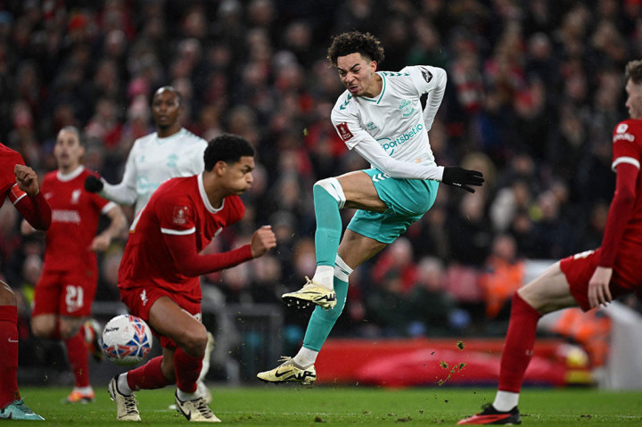 Southampton memiliki sejumlah peluang bagus pada babak pertama, namun mereka gagal memaksimalkannya. 