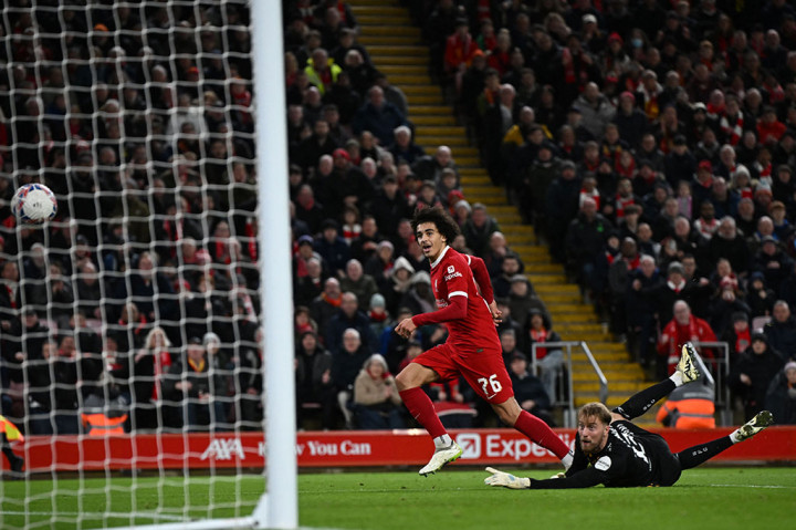 Jayden Danns menggandakan keunggulan Liverpool pada menit ke-73. Menerima operan dari Harvey Elliot, Danns menyelesaikan peluang dengan sepakan cungkil di depan tribun The Kop.