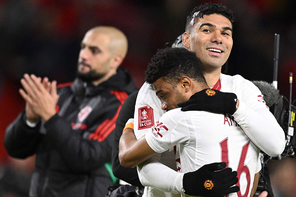 Gol kelima Casemiro di musim ini tersebut sudah cukup untuk membawa United melaju ke perempat final.
