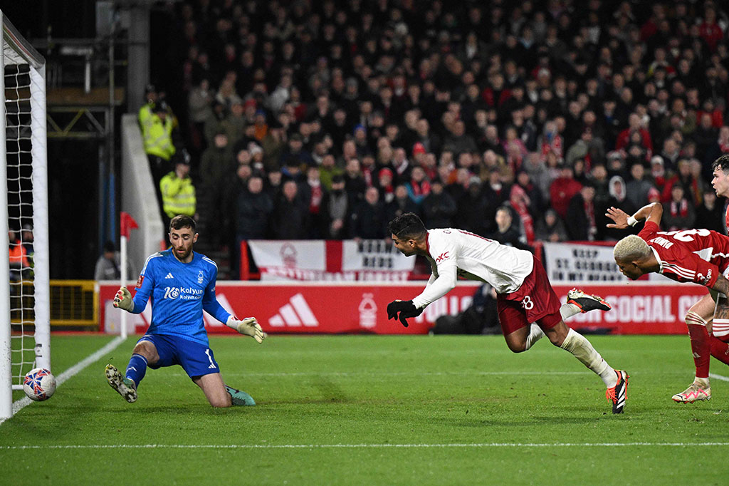 Pemain Brasil tersebut menanduk bola menyambut tendangan bebas Bruno Fernandes pada menit ke-89. Namun sebelum disahkan, gol tersebut harus melalui proses tinjauan VAR terlebih dahulu.