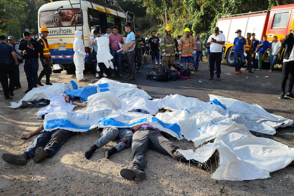 Sedikitnya 17 orang tewas setelah dua bus bertabrakan  di jalan raya bagian barat laut Honduras, Rabu, 28 Februari 2024 waktu setempat. 12 orang lainnya terluka. Kecelakaan itu terjadi saat fajar di jalan pegunungan yang berkelok-kelok dengan satu jalur di setiap arahnya. 