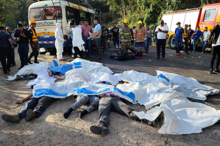 Sedikitnya 17 orang tewas setelah dua bus bertabrakan  di jalan raya bagian barat laut Honduras, Rabu, 28 Februari 2024 waktu setempat. 12 orang lainnya terluka. Kecelakaan itu terjadi saat fajar di jalan pegunungan yang berkelok-kelok dengan satu jalur di setiap arahnya. 