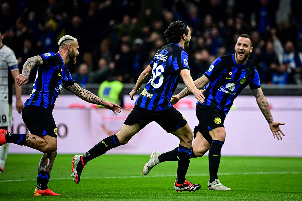 I Nerazzurri akhirnya memimpin duluan 1-0 ketika Lautaro Martinez memberikan umpan kepada Henrikh Mkhitaryan. Kiper Marco Carnesecchi yang berlari keluar berhasil menepis bola, namun Matteo Darmian melepaskan tembakan ke gawang Atalanta yang kosong.
