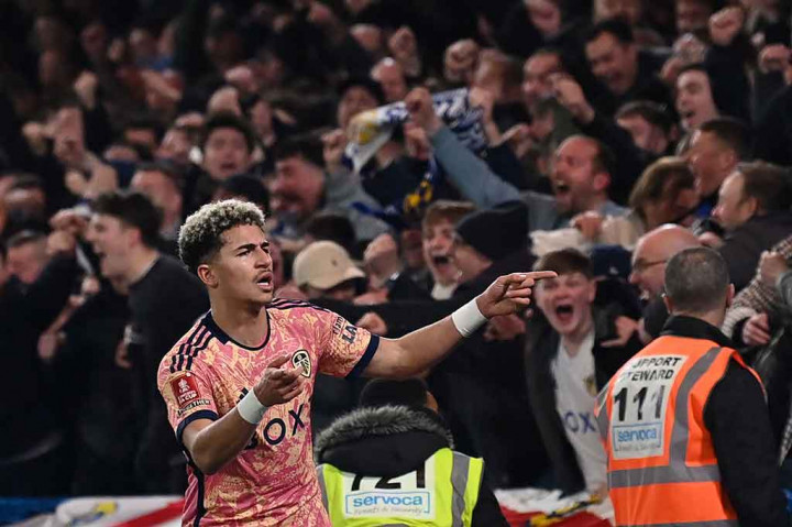 Tuan rumah tertinggal terlebih dahulu saat laga baru berusia delapan menit, ketika kesalahan pertahanan mereka membuat Mateo Joseph dapat mengemas gol senior pertamanya untuk Leeds.