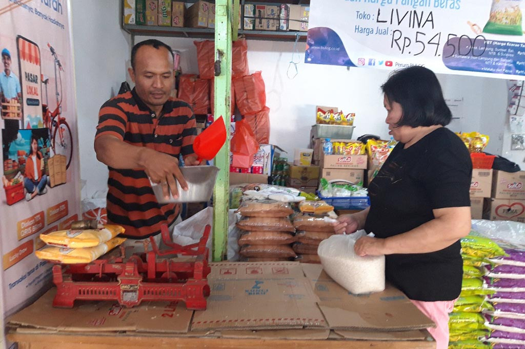Supriyono semula merasa heran dengan volume beras bulog kemasan 50 kg. Pasalnya, pedagang beras di Pasar Bunulrejo, Kota Malang, itu sudah berkali-kali menimbang beras bulog dalam kemasan 5 kg untuk melayani konsumen. Tetapi, hasilnya selalu mendapatkan 9 kantong plastik dengan sisa sekitar 2 kg sehingga ada selisih 3 kg tiap karung.
