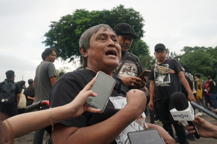 Aksi kamisan yang dilakukan hari ini menurut Petrus sebagai bentuk kekecewaan dan kemarahan para aktivis kepada kebijakan Jokowi yang dinilai telah melewati batas.
