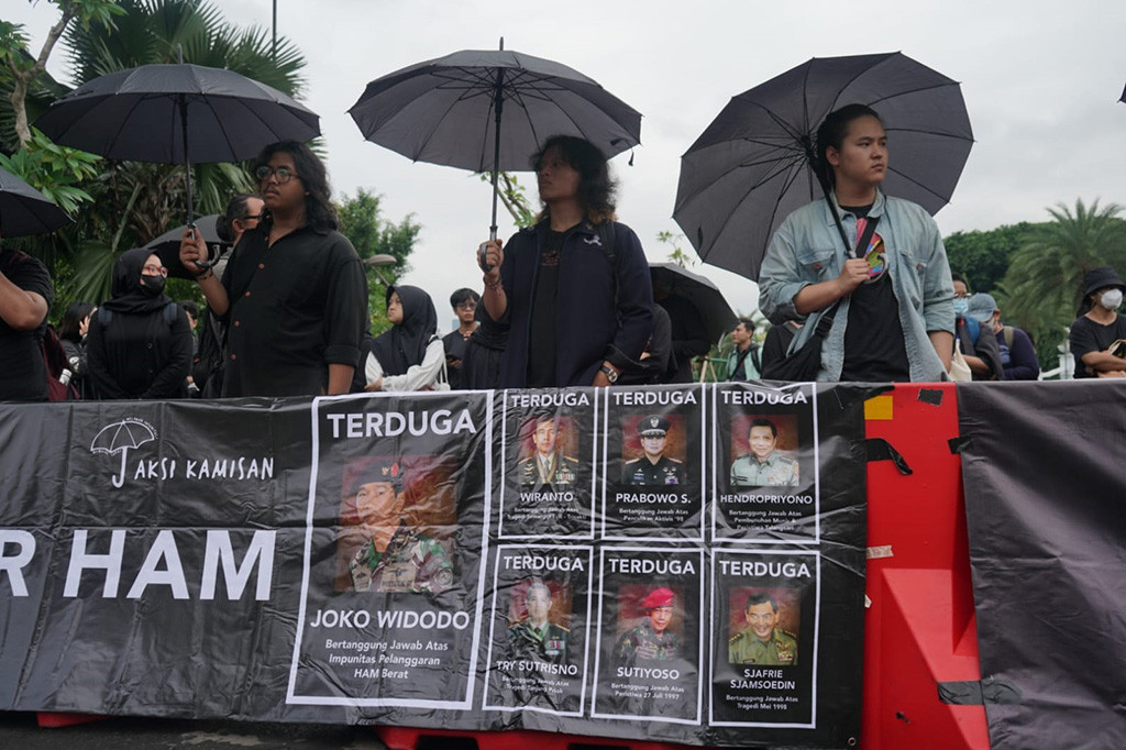 Petrus meminta agar Jokowi dapat menjalankan rekomendasi DPR tentang Pansus penghilangan paksa tahun 2009 dengan membentuk pengadilan HAM ad hoc untuk mengadili Prabowo, bukan sebaliknya memberikan penghargaan kenaikan pangkat kepada Prabowo.