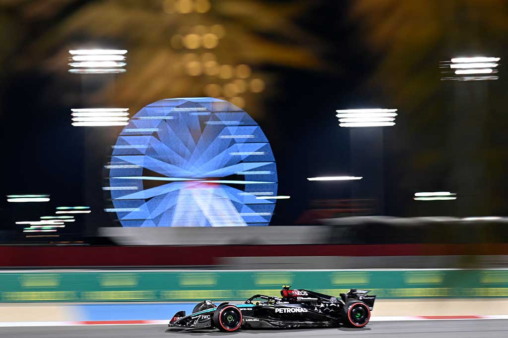 Juara dunia tujuh kali tersebut memimpin jalannya sesi latihan bebas dengan kecepatan yang stabil dari awal hingga akhir, dan tidak ada satu pembalap pun yang berhasil melewatinya.