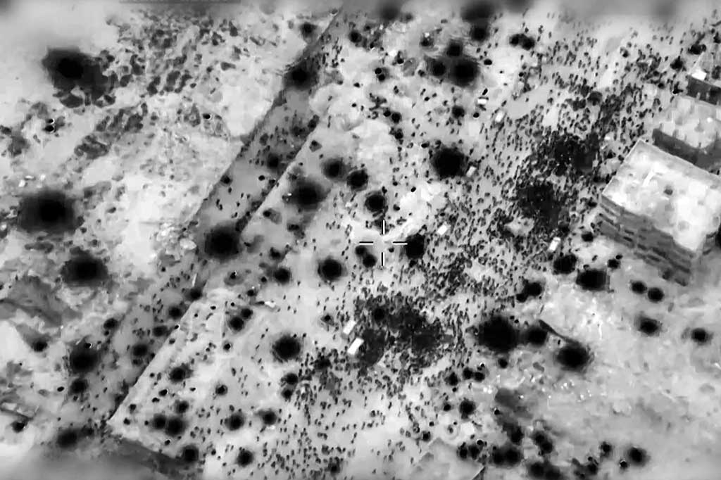 Menurut saksi mata, ratusan warga Palestina tengah menunggu bantuan kemanusiaan di dekat daerah Dowar al-Nablusi ketika mereka tiba-tiba ditembaki.