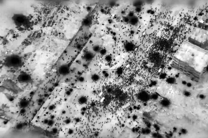 Menurut saksi mata, ratusan warga Palestina tengah menunggu bantuan kemanusiaan di dekat daerah Dowar al-Nablusi ketika mereka tiba-tiba ditembaki.