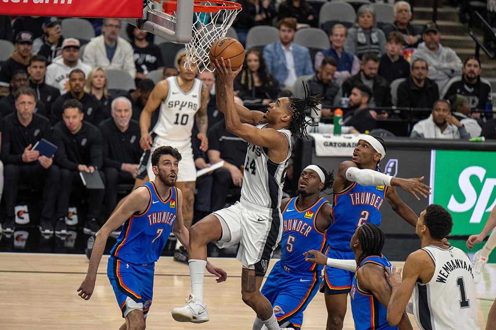 Devin Vassell juga mencetak 28 poin untuk Spurs, ditambah 10 assist dari total 39 assist yang dibuat oleh timnya. Jeremy Sochan menambahkan 21 poin dan 10 rebound, setelah satu laga sebelumnya dia tidak mencetak angka sama sekali.