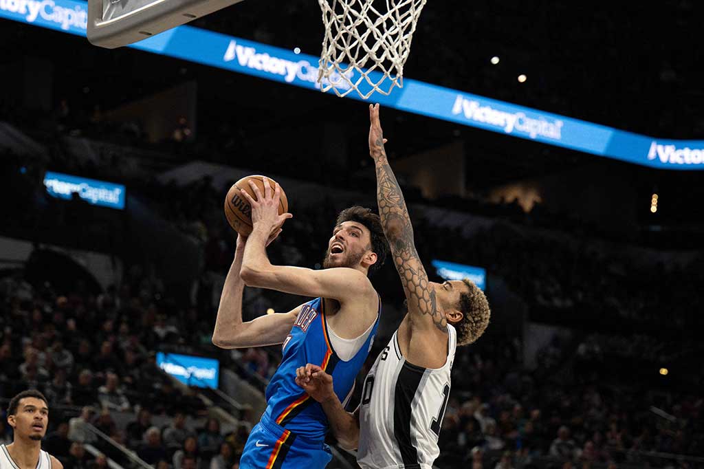 Sementara Chet Holmgreen mencetak 23 poin, tujuh rebound, dan lima assist.