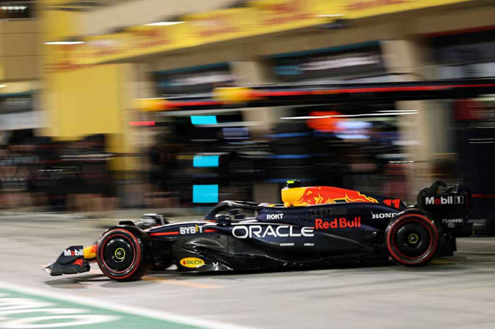 Ini merupakan posisi pole ke-33 sepanjang karier balap Verstappen di Formula 1, sekaligus pole ketiga yang ia koleksi di Sirkuit Internasional Bahrain di Sakhir.