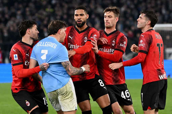 Lazio terpaksa bermain dengan sepuluh orang pada menit ke-57, setelah Luca Pellegrini mendapatkan kartu kuning kedua akibat menarik kaus Pulisic. Pellegrini sebelumnya telah mendapat kartu kuning atas pelanggarannya terhadap pemain Amerika Serikat tersebut.