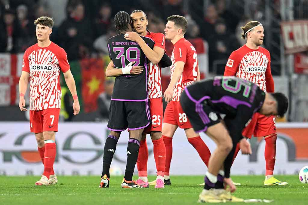 Hasil ini membuat Bayern makin tertinggal dari Bayer Leverkusen dalam persaingan perebutan gelar juara Liga Jerman. Bayern masih berada di posisi dua dengan 54 poin dari 24 laga, berjarak tujuh poin dari Leverkusen yang baru 23 kali bertanding. Sementara Freiburg tetap di posisi sembilan dengan 30 poin.
