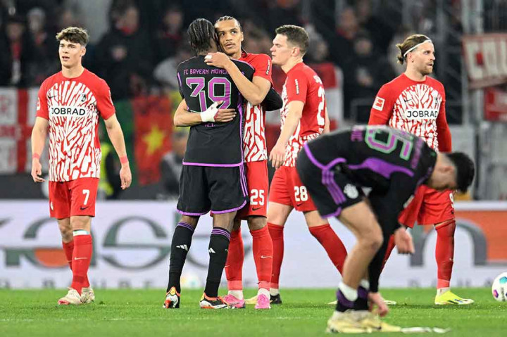Hasil ini membuat Bayern makin tertinggal dari Bayer Leverkusen dalam persaingan perebutan gelar juara Liga Jerman. Bayern masih berada di posisi dua dengan 54 poin dari 24 laga, berjarak tujuh poin dari Leverkusen yang baru 23 kali bertanding. Sementara Freiburg tetap di posisi sembilan dengan 30 poin.