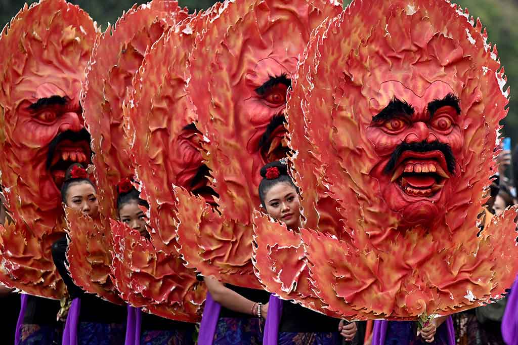 Sebanyak 12 ogoh-ogoh terbaik karya sekaa teruna teruni (STT) atau pemuda-pemudi di Kota Denpasar, Bali, tampil dalam pembukaan dan parade Kasanga Festival 2024, sekaligus menyambut Hari Suci Nyepi Saka 1946.