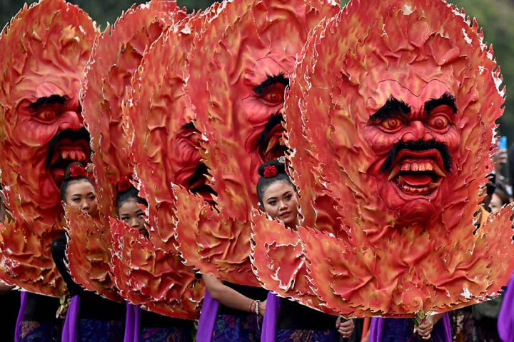 Sebanyak 12 ogoh-ogoh terbaik karya sekaa teruna teruni (STT) atau pemuda-pemudi di Kota Denpasar, Bali, tampil dalam pembukaan dan parade Kasanga Festival 2024, sekaligus menyambut Hari Suci Nyepi Saka 1946.