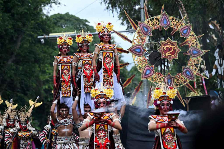 Jaya Negara menambahkan jika bersama dicermati, Kasanga Festival penting untuk dilaksanakan karena menjadi sarana interaksi dan komunikasi guna menumbuhkan kreativitas di kalangan generasi muda secara berkesinambungan.