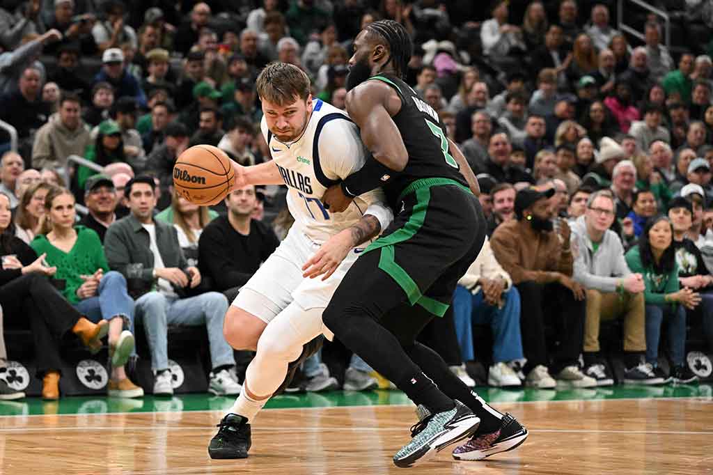 Bintang Mavs, Luka Doncic mencatat triple-double ke-12 musim ini dengan 37 poin, 12 rebound, dan 11 assist. Ini adalah triple-double keduanya dalam dua laga berturut-turut.